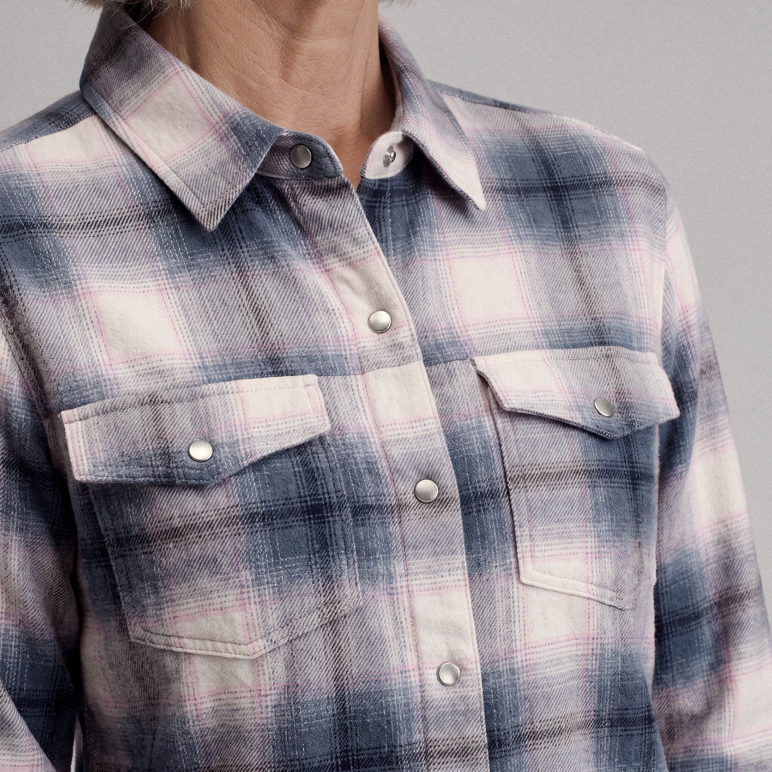 Women's Long-Sleeve Western Button-Down Shirt - Image 3